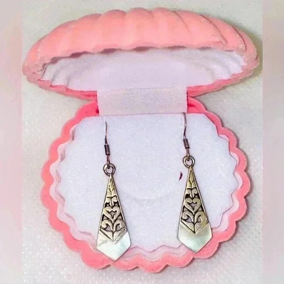 Jewelry - ✨Sterling  silver earrings with mother of pearl ✨